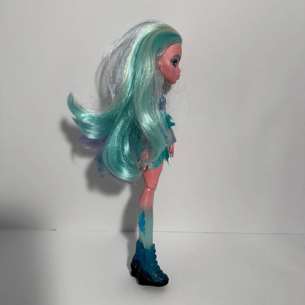 Monster High Lagoona Blue Skulltimate Secrets Fearidescent w Coffin Case